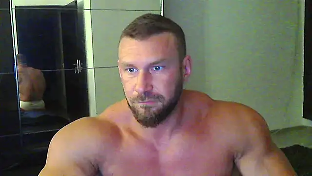 muscularkevin online show from July 4, 2026, 6:23 pm
