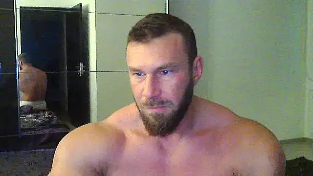 muscularkevin online show from May 12, 2026, 3:36 am