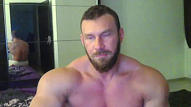 muscularkevin online show from May 18, 2026, 3:50 am
