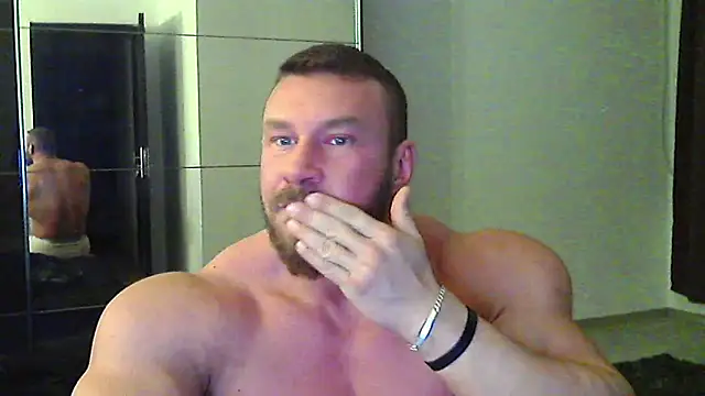 Snapshot of muscularkevin chatting on February 3, 2026, 4:43 am muscularkevin online show from February 3, 2026, 4:43 am