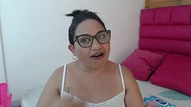 Snapshot of Katha_Marck chatting on May 8, 2026, 8:23 pm Katha Marck online show from May 8, 2026, 8:23 pm