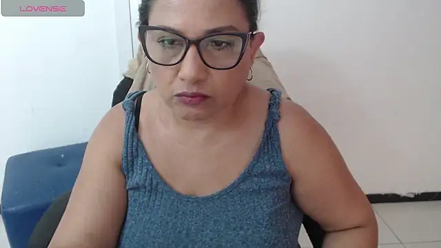 Snapshot of Katha_Marck chatting on April 15, 2026, 1:04 pm Katha Marck online show from April 15, 2026, 1:04 pm