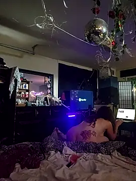 Hotredheadandtoungelasher online show from December 15, 2025, 6:03 pm