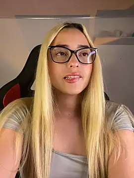 Snapshot of Irisweet_ chatting on February 22, 2025, 9:26 pm Irisweet online show from February 22, 2025, 9:26 pm