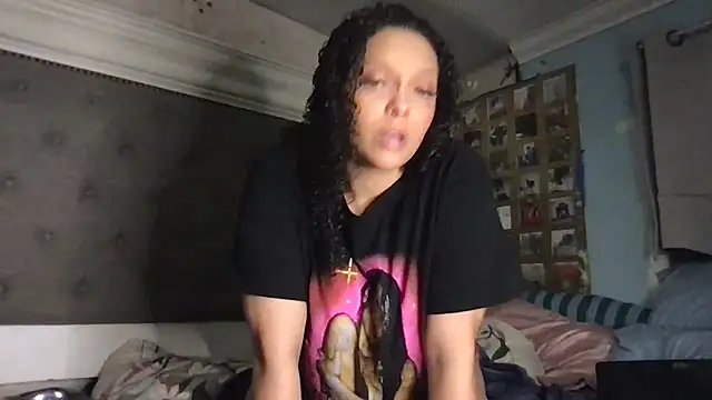 LuLuValenttine101 online show from April 1, 2026, 8:48 am