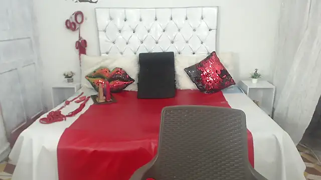 Sweetbigcatt online show from February 13, 2026, 4:12 am