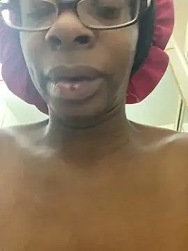Snapshot of Jasmine_FullsShine chatting on September 18, 2025, 12:41 pm Jasmine FullsShine online show from September 18, 2025, 12:41 pm