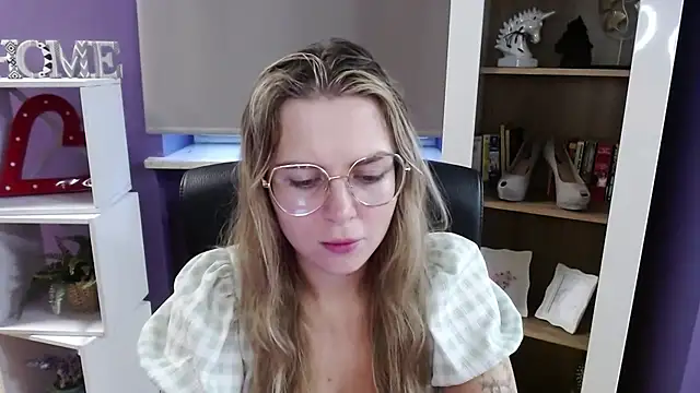 Zoey Erotic online show from November 10, 2025, 7:13 am