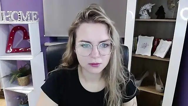 Zoey Erotic online show from October 27, 2025, 5:30 am