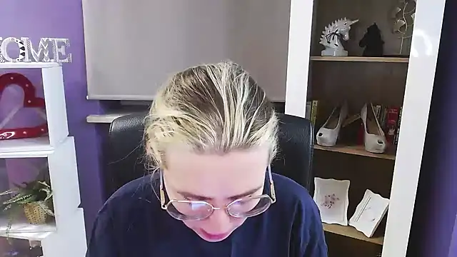 Zoey Erotic online show from February 17, 2026, 5:38 am