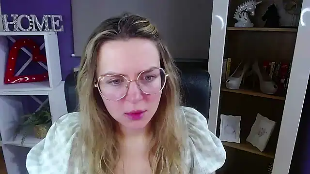 Snapshot of Zoey_Erotic chatting on January 12, 2026, 5:36 am Zoey Erotic online show from January 12, 2026, 5:36 am