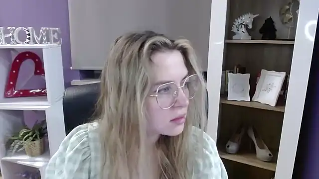 Zoey Erotic online show from November 27, 2025, 5:30 am