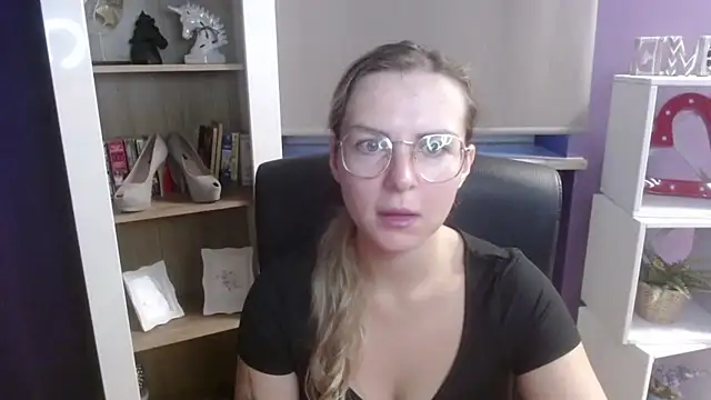Snapshot of Zoey_Erotic chatting on September 15, 2025, 4:24 am Zoey Erotic online show from September 15, 2025, 4:24 am