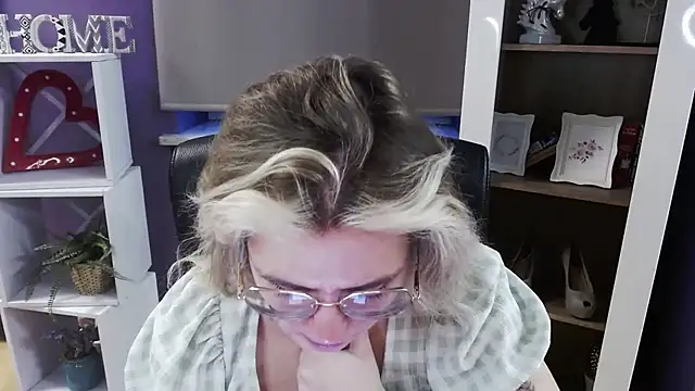 Zoey Erotic online show from March 11, 2026, 5:34 am