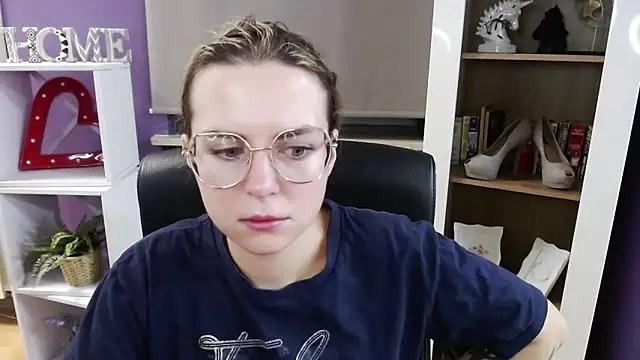 Snapshot of Zoey_Erotic chatting on December 3, 2025, 5:41 am Zoey Erotic online show from December 3, 2025, 5:41 am