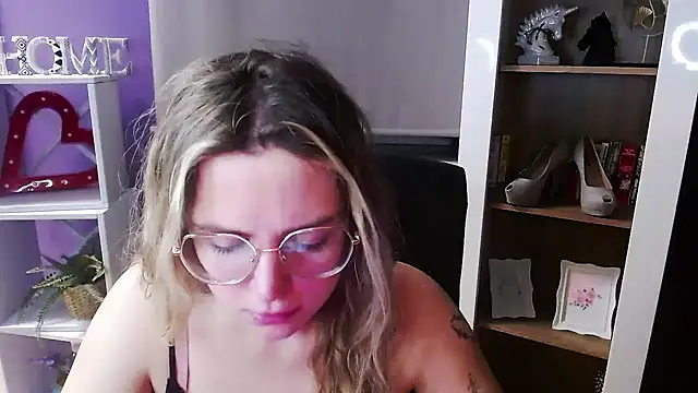 Snapshot of Zoey_Erotic chatting on January 13, 2026, 5:44 am Zoey Erotic online show from January 13, 2026, 5:44 am