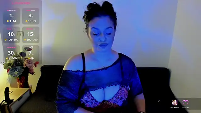 Snapshot of Laura_sinner chatting on August 3, 2026, 10:03 pm Laura sinner online show from August 3, 2026, 10:03 pm
