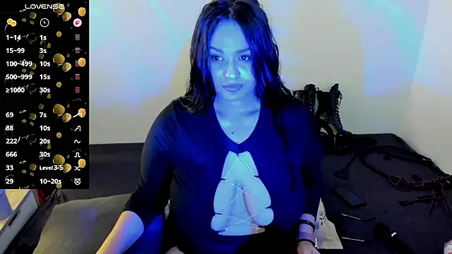 Snapshot of Laura_sinner chatting on June 6, 2026, 7:19 pm Laura sinner online show from June 6, 2026, 7:19 pm