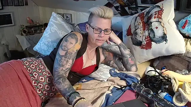 Snapshot of MaryG chatting on February 24, 2025, 2:48 pm MaryG online show from February 24, 2025, 2:48 pm