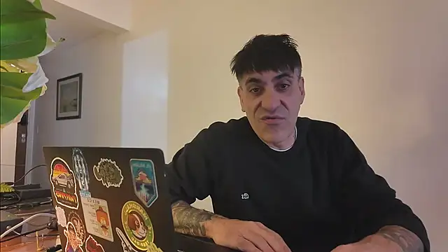 Elnonoykeila77 online show from May 7, 2026, 4:54 pm