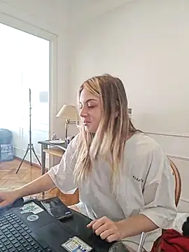 Snapshot of Elnonoykeila77 chatting on February 8, 2026, 1:42 pm Elnonoykeila77 online show from February 8, 2026, 1:42 pm