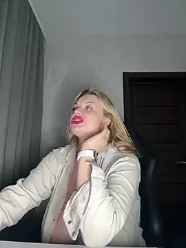 Snapshot of Evellyn chatting on February 23, 2025, 11:25 pm Evellyn online show from February 23, 2025, 11:25 pm