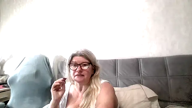 Diana 49 online show from April 21, 2026, 6:25 pm