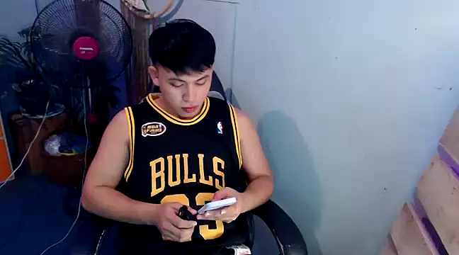 Snapshot of princeJayX chatting on February 15, 2025, 12:11 pm princeJayX online show from February 15, 2025, 12:11 pm