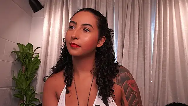 agatha collins  online show from November 27, 2025, 7:36 pm