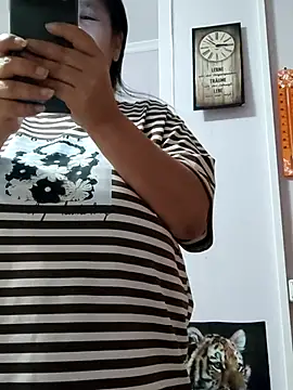 Zulfiya Bruce online show from October 20, 2025, 4:29 pm