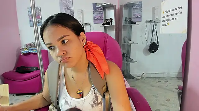 Snapshot of CAMILA--REY chatting on January 14, 2026, 12:09 pm CAMILA--REY online show from January 14, 2026, 12:09 pm