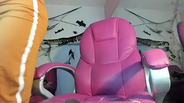 Snapshot of CAMILA--REY chatting on October 25, 2025, 10:10 pm CAMILA--REY online show from October 25, 2025, 10:10 pm