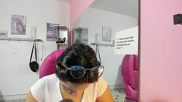 Snapshot of CAMILA--REY chatting on January 17, 2026, 11:58 am CAMILA--REY online show from January 17, 2026, 11:58 am