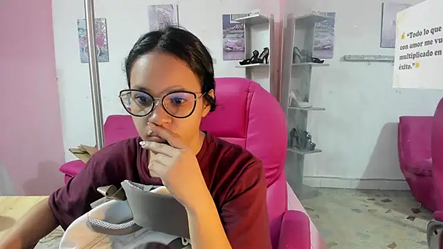 Snapshot of CAMILA--REY chatting on November 20, 2025, 11:55 am CAMILA--REY online show from November 20, 2025, 11:55 am