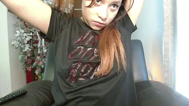 Snapshot of 3littleschoolteens chatting on September 8, 2025, 4:06 pm 3littleschoolteens online show from September 8, 2025, 4:06 pm
