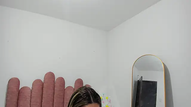 Snapshot of ISABELLASSMITH chatting on January 30, 2025, 10:41 pm ISABELLASSMITH online show from January 30, 2025, 10:41 pm