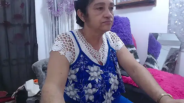 Snapshot of heyline_milf chatting on February 18, 2025, 1:10 am heyline milf online show from February 18, 2025, 1:10 am