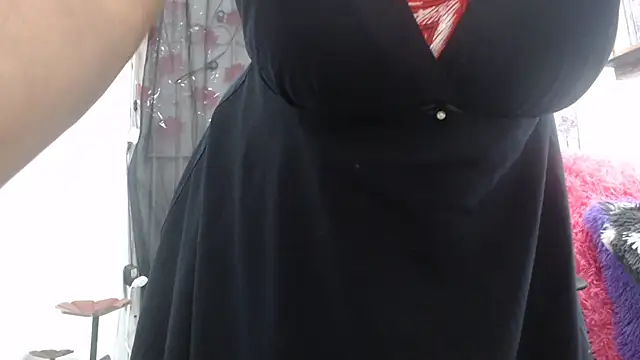 Snapshot of heyline_milf chatting on March 13, 2025, 11:05 pm heyline milf online show from March 13, 2025, 11:05 pm