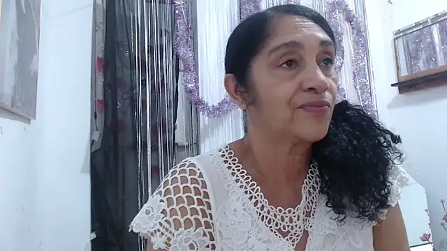 Snapshot of heyline_milf chatting on February 7, 2025, 8:53 pm heyline milf online show from February 7, 2025, 8:53 pm