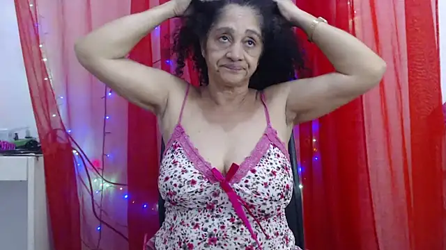 Snapshot of heyline_milf chatting on April 27, 2026, 7:34 pm heyline milf online show from April 27, 2026, 7:34 pm