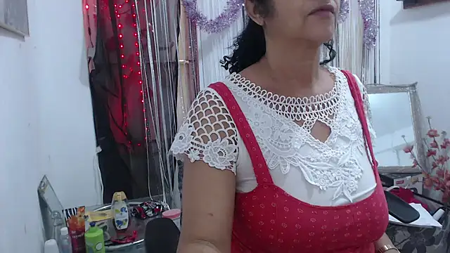 Snapshot of heyline_milf chatting on February 3, 2025, 5:14 pm heyline milf online show from February 3, 2025, 5:14 pm