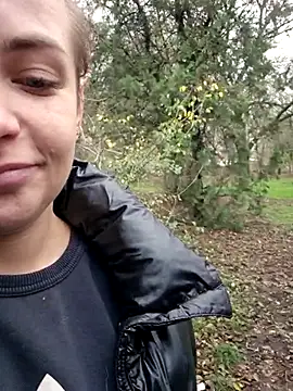 Keli Jessi online show from December 4, 2025, 1:10 pm