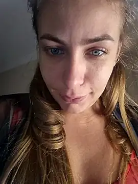 Keli Jessi online show from October 28, 2025, 7:24 pm