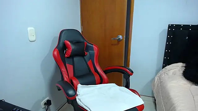 Ursulawhite69 online show from April 12, 2026, 2:04 am