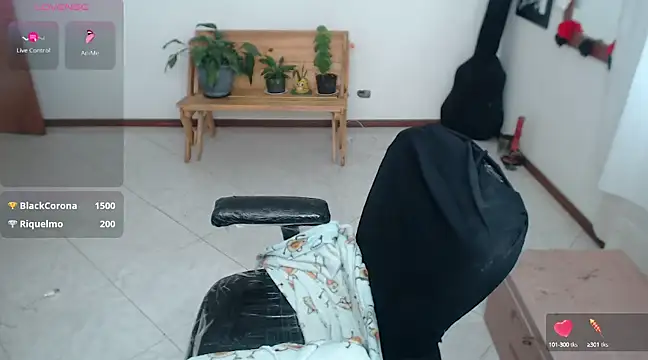 charlottezoe15 online show from January 16, 2025, 8:57 pm