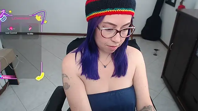 charlottezoe15 online show from September 9, 2025, 2:59 pm