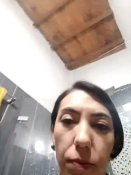 Snapshot of LunaZambrano chatting on April 10, 2026, 3:46 am LunaZambrano online show from April 10, 2026, 3:46 am