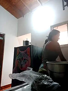 LunaZambrano online show from November 20, 2025, 2:07 pm