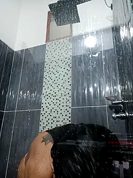 LunaZambrano online show from October 3, 2025, 12:39 pm