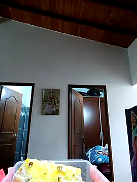 LunaZambrano online show from October 30, 2025, 2:36 pm